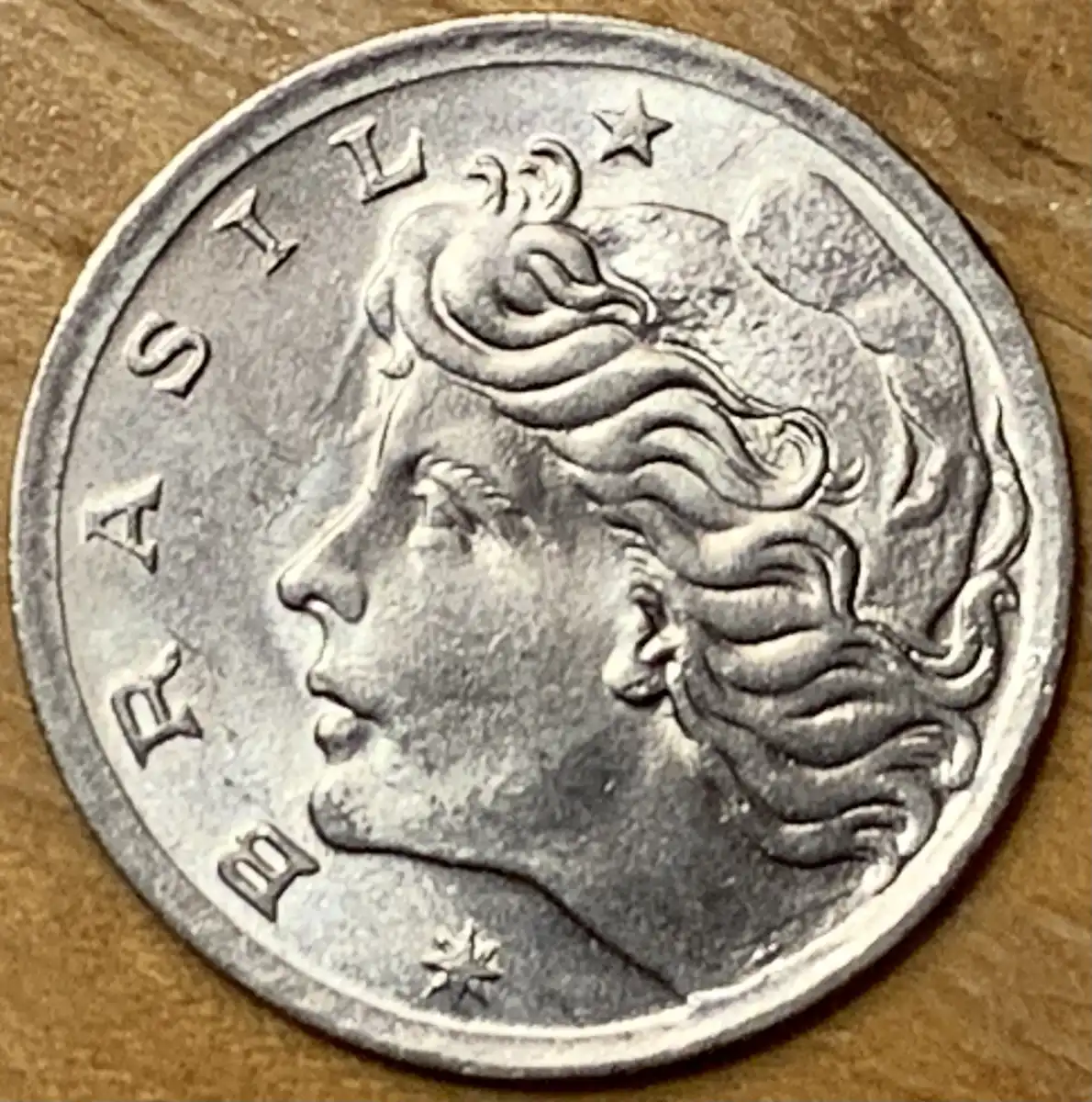 1975-Brazil-5-Centavos-With-Hair-Die-Clash-On-Reverse